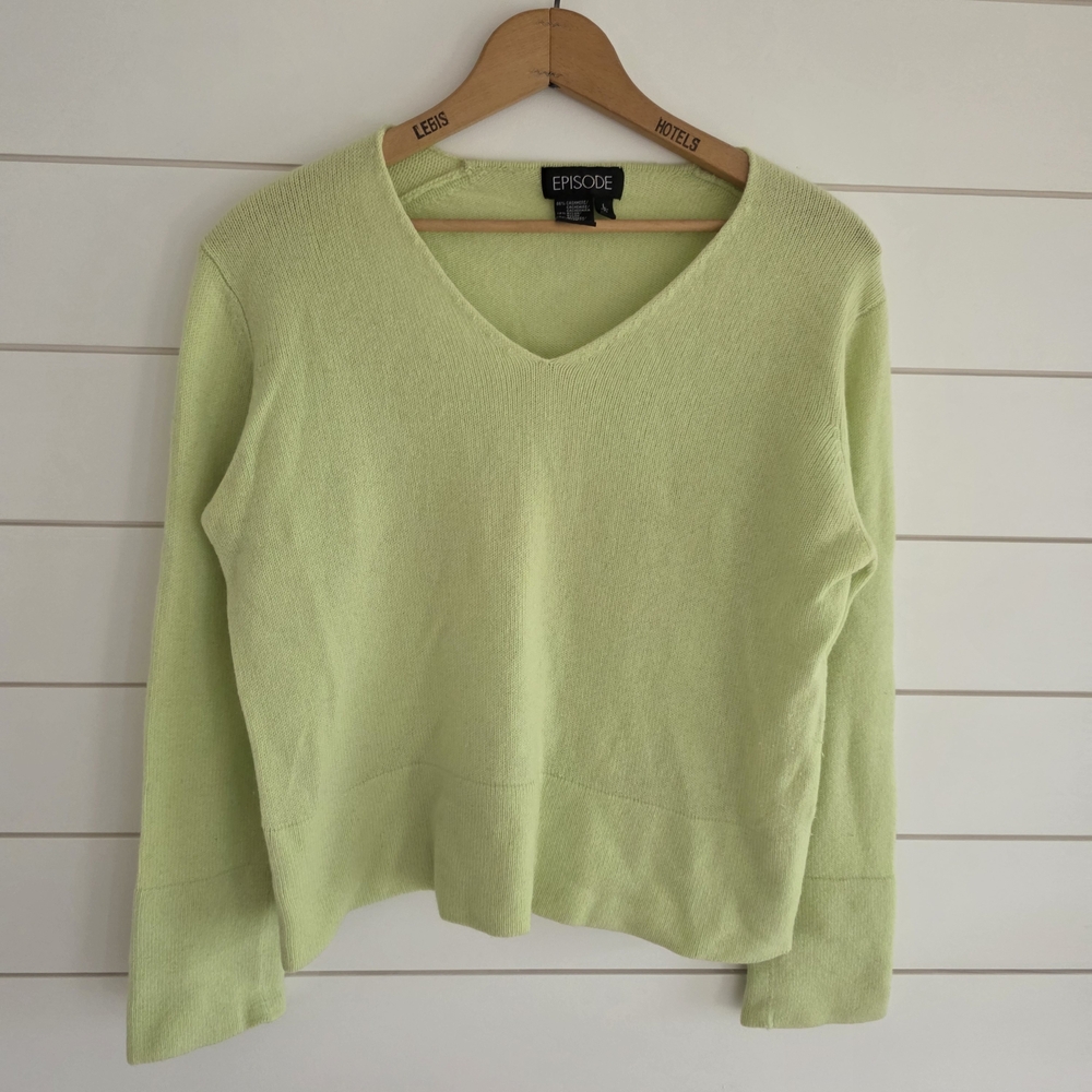 VTG Episode Lime Green Cashmere Blend V-Neck Sweater - Size L (Fits M)